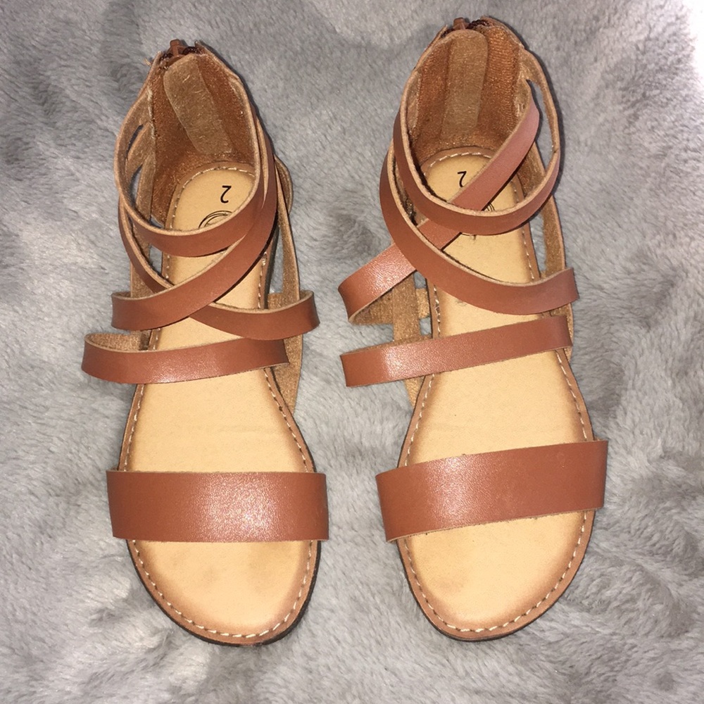 Like new youth sandals